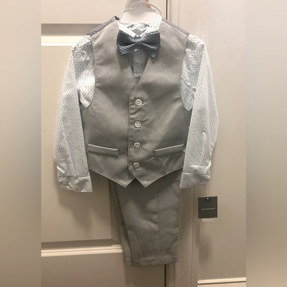 Toddler boys  4 piece suit set, size 3T, color: sky blue, grey